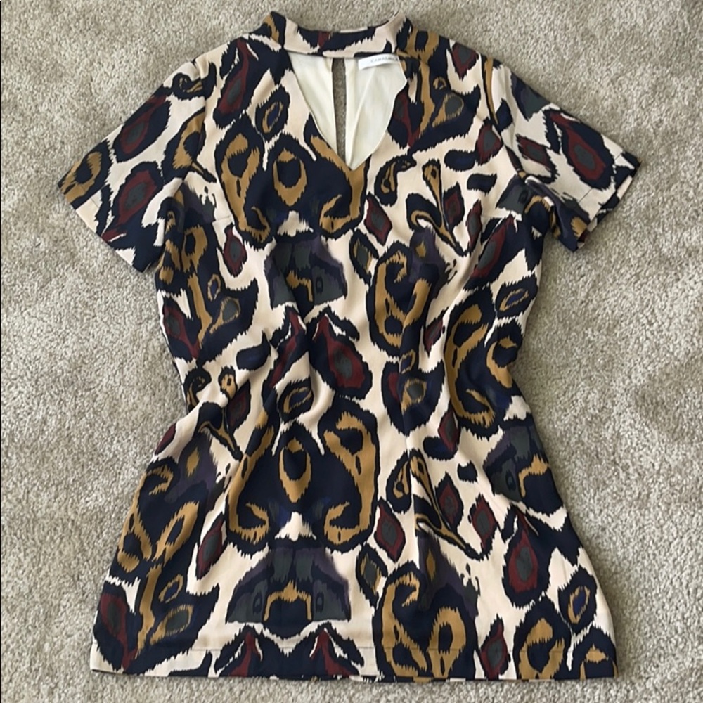 V neck patterned shift dress